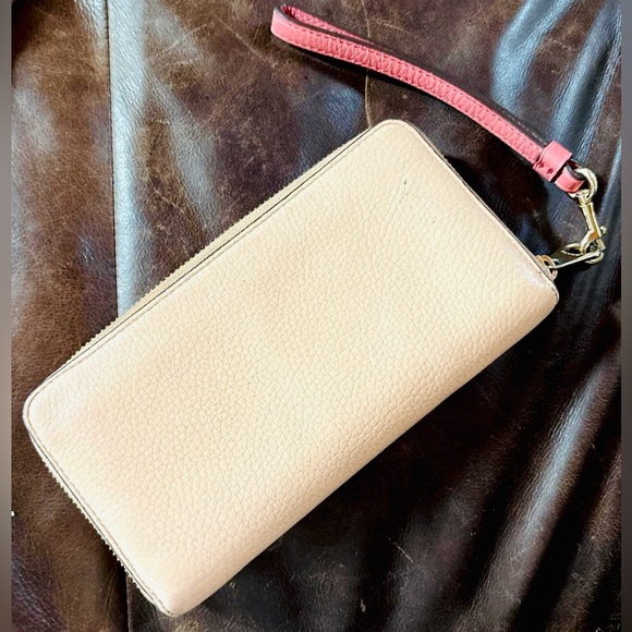 Coach Leather Long Wallet With Horse And Carriage Logo, White, Pink Strap - Picture 2 of 3